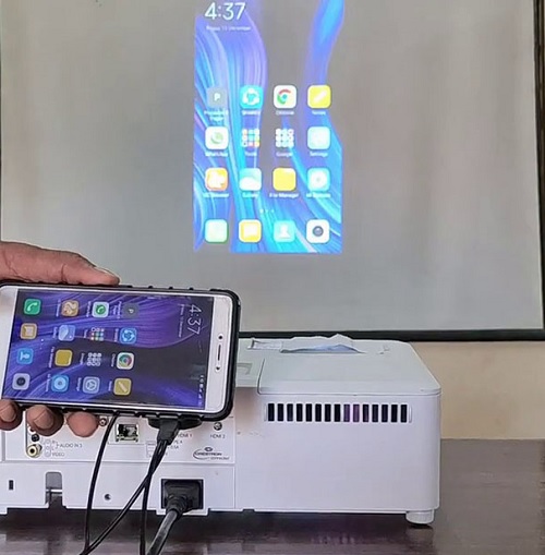 How To Connect An Android Phone To A Mini Projector